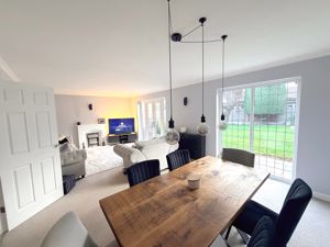 Lounge/diner- click for photo gallery